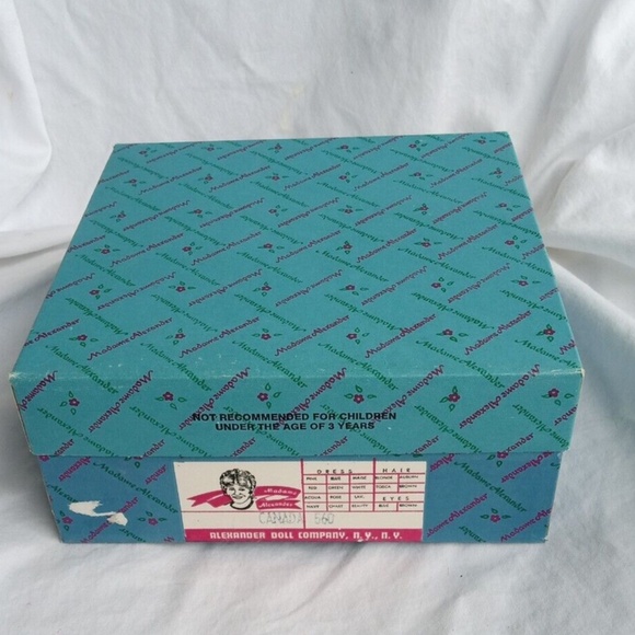 Vintage Madame Alexander International Doll With  Box CANADA 560 - Picture 11 of 12